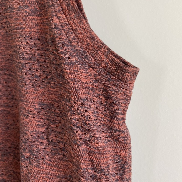 Lululemon Train to Be Tank EUC - Picture 9 of 12